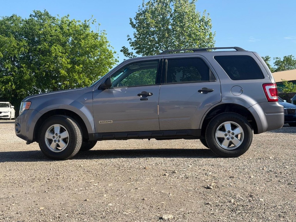 Ford Escape Vehicle Full-screen Gallery Image 8