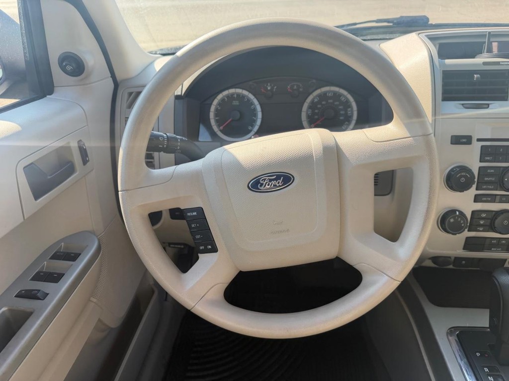 Ford Escape Vehicle Full-screen Gallery Image 13