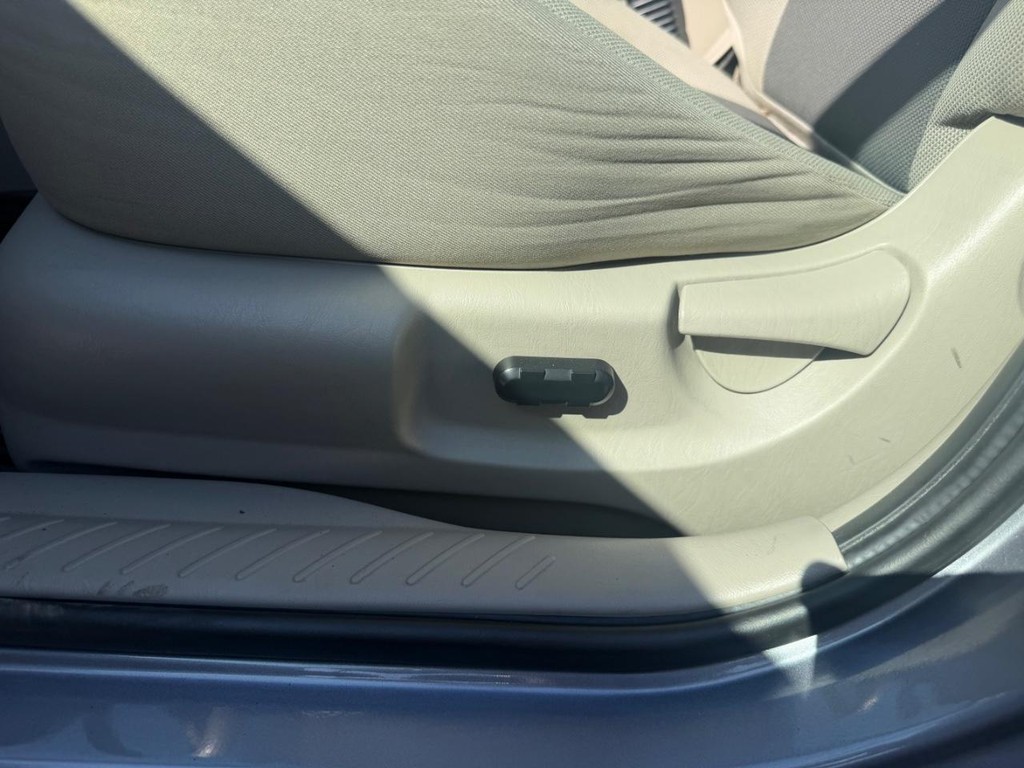 Ford Escape Vehicle Full-screen Gallery Image 18