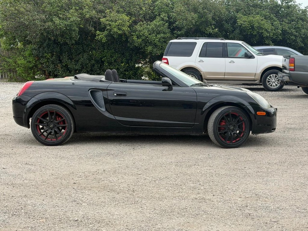 Toyota MR2 Spyder Vehicle Full-screen Gallery Image 2