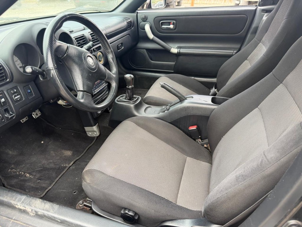 Toyota MR2 Spyder Vehicle Full-screen Gallery Image 9