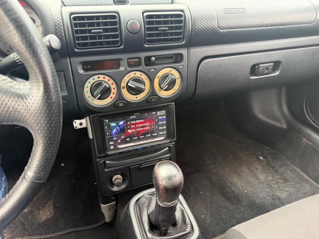 Toyota MR2 Spyder Vehicle Full-screen Gallery Image 10