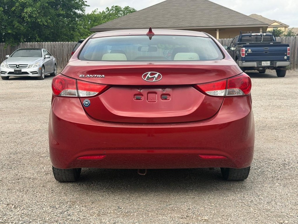 Hyundai Elantra Vehicle Full-screen Gallery Image 4