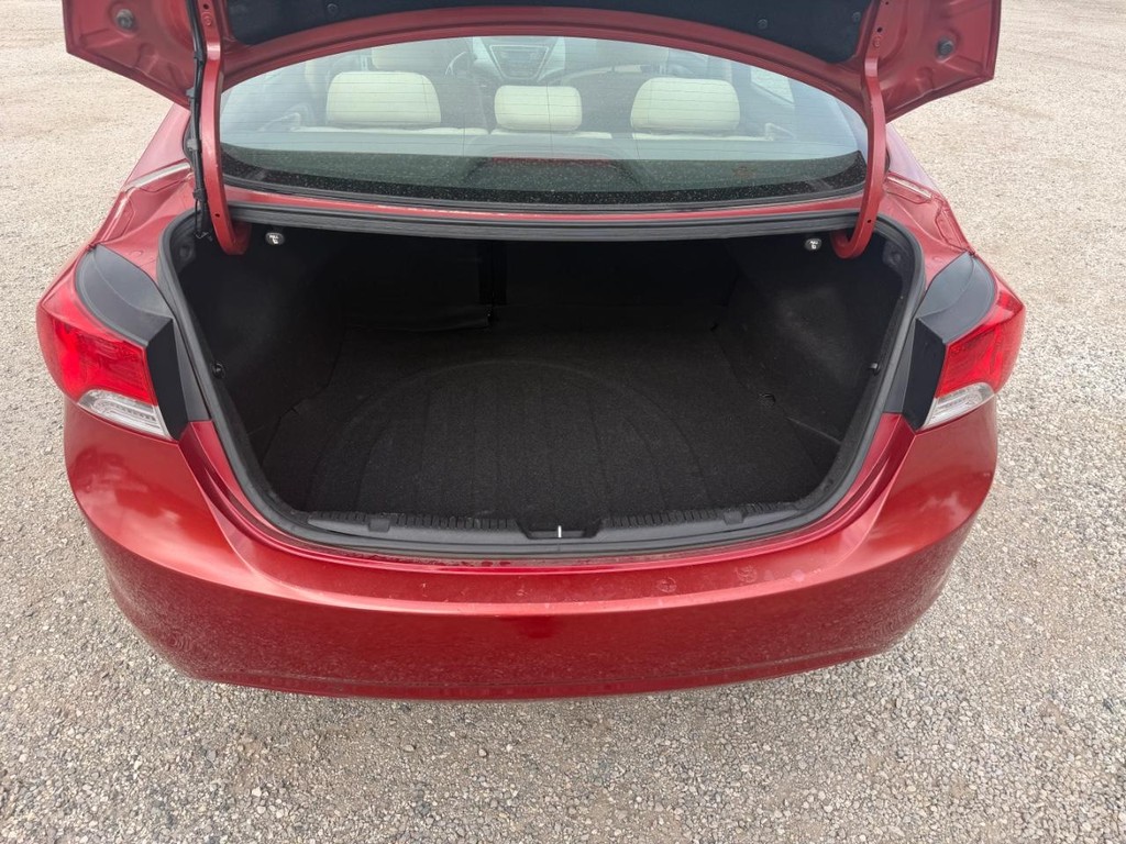 Hyundai Elantra Vehicle Full-screen Gallery Image 5