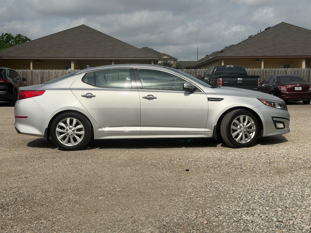 Kia Optima Vehicle Full-screen Gallery Image 2