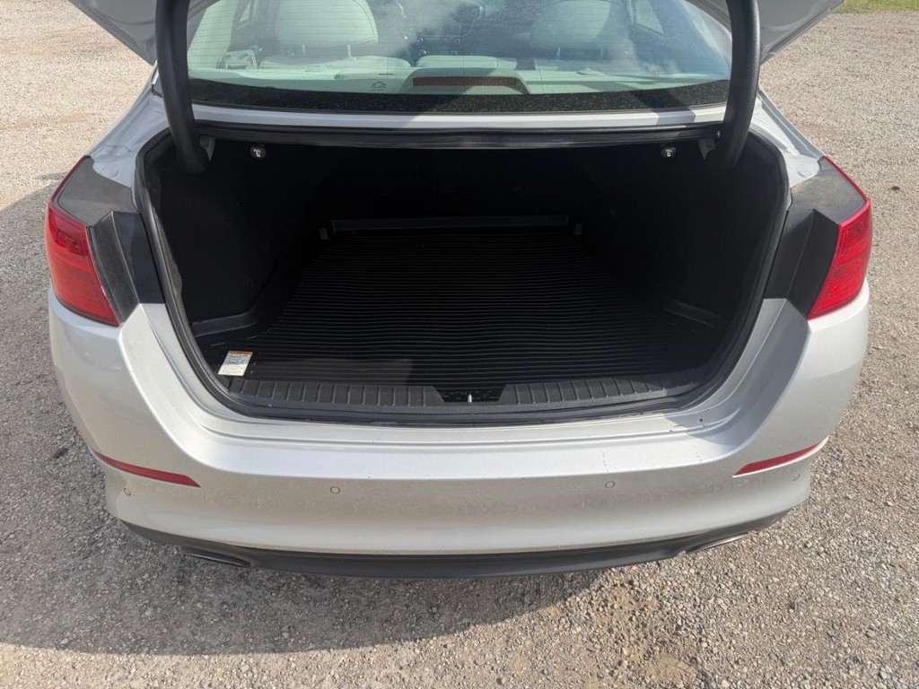 Kia Optima Vehicle Full-screen Gallery Image 5