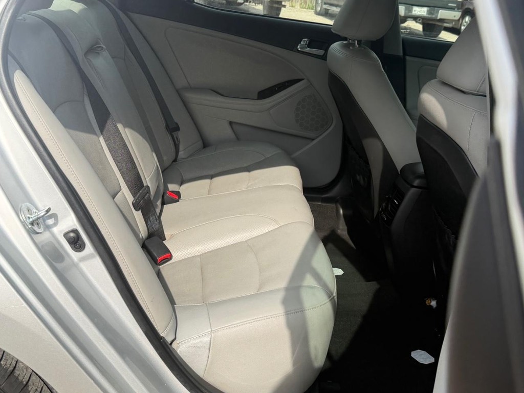 Kia Optima Vehicle Full-screen Gallery Image 11