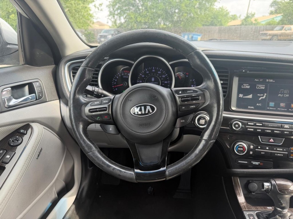 Kia Optima Vehicle Full-screen Gallery Image 13