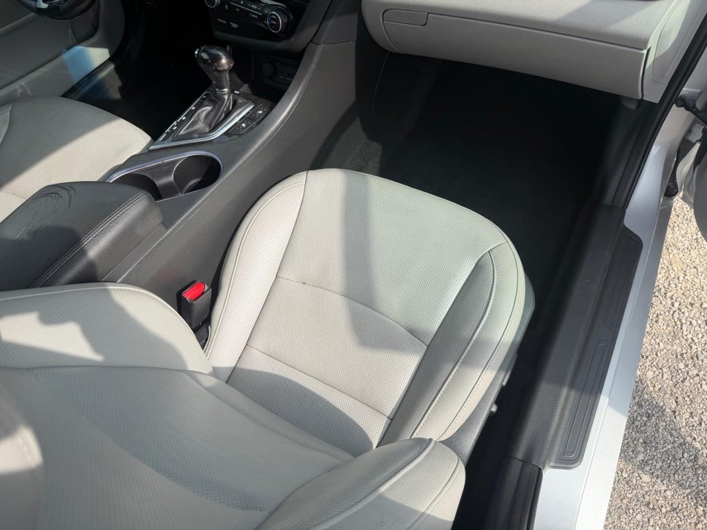 Kia Optima Vehicle Full-screen Gallery Image 16