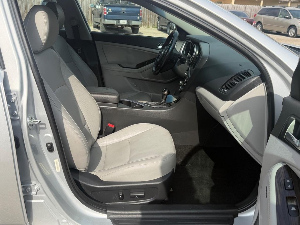 Kia Optima Vehicle Full-screen Gallery Image 17