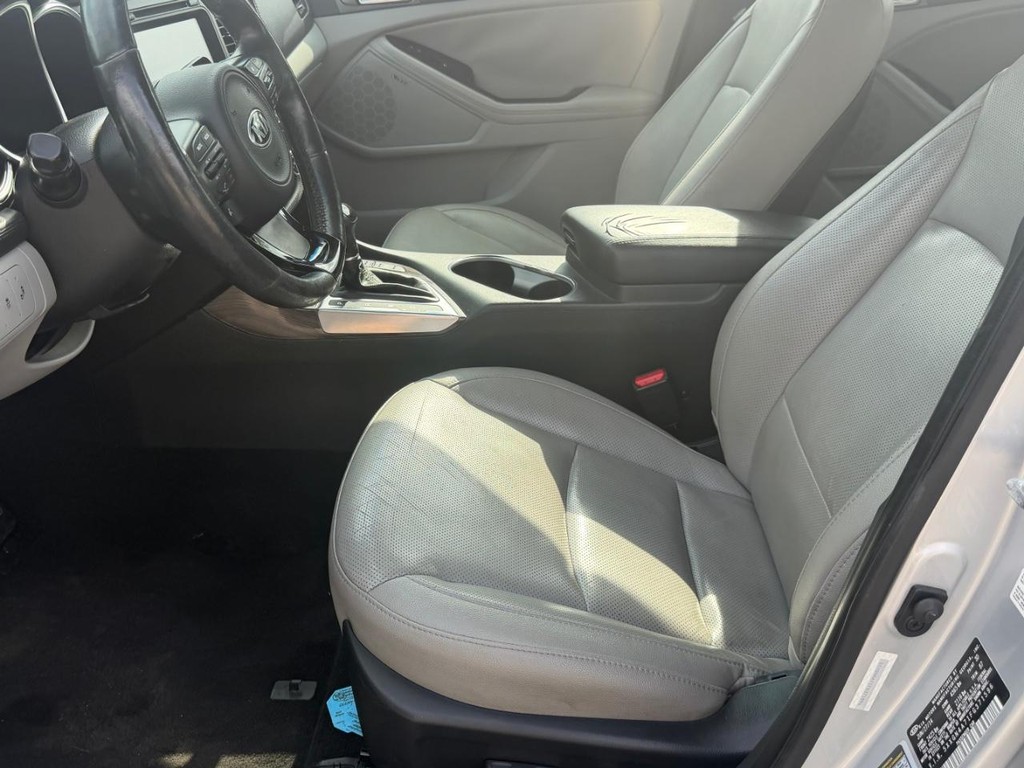 Kia Optima Vehicle Full-screen Gallery Image 18