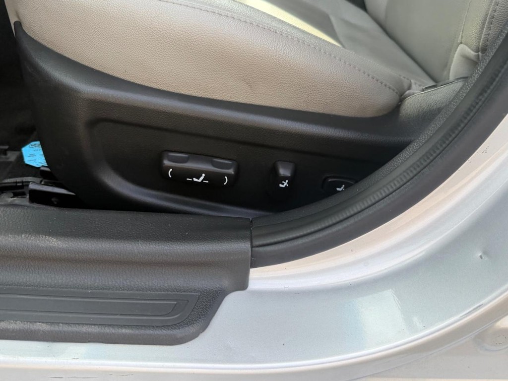 Kia Optima Vehicle Full-screen Gallery Image 19