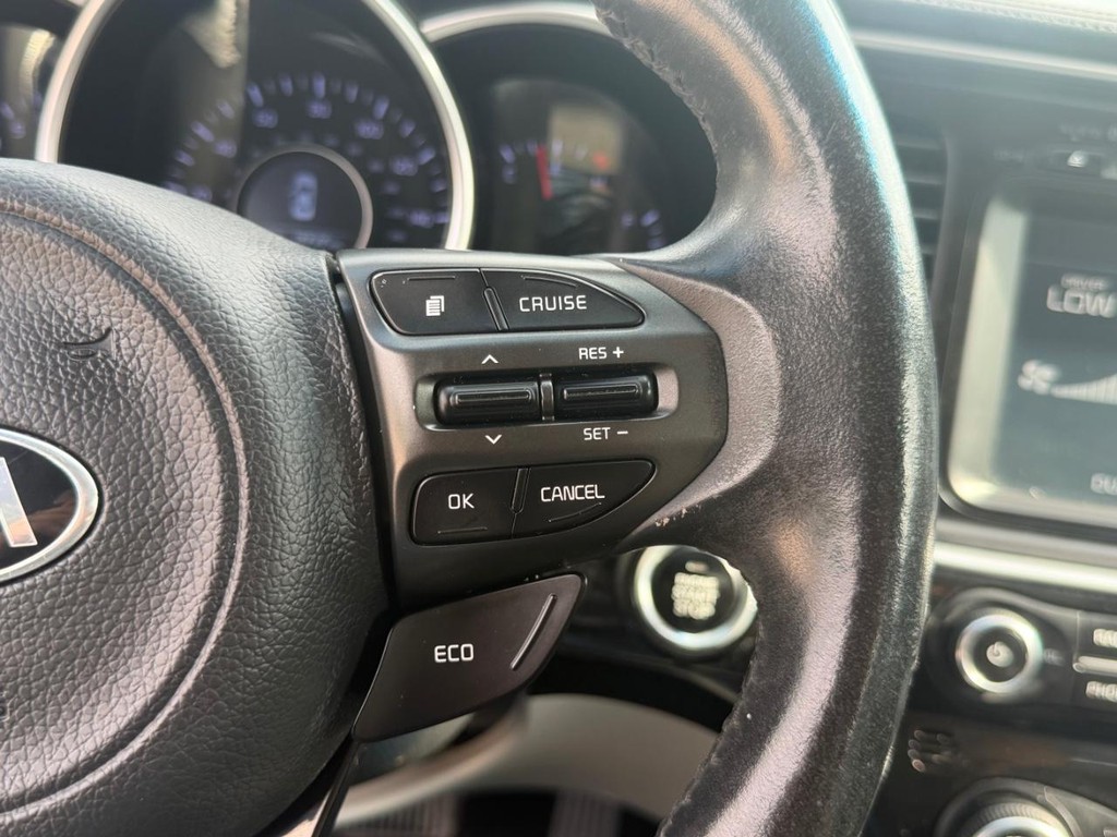 Kia Optima Vehicle Full-screen Gallery Image 23