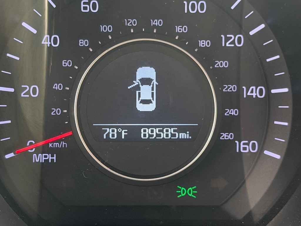 Kia Optima Vehicle Full-screen Gallery Image 24