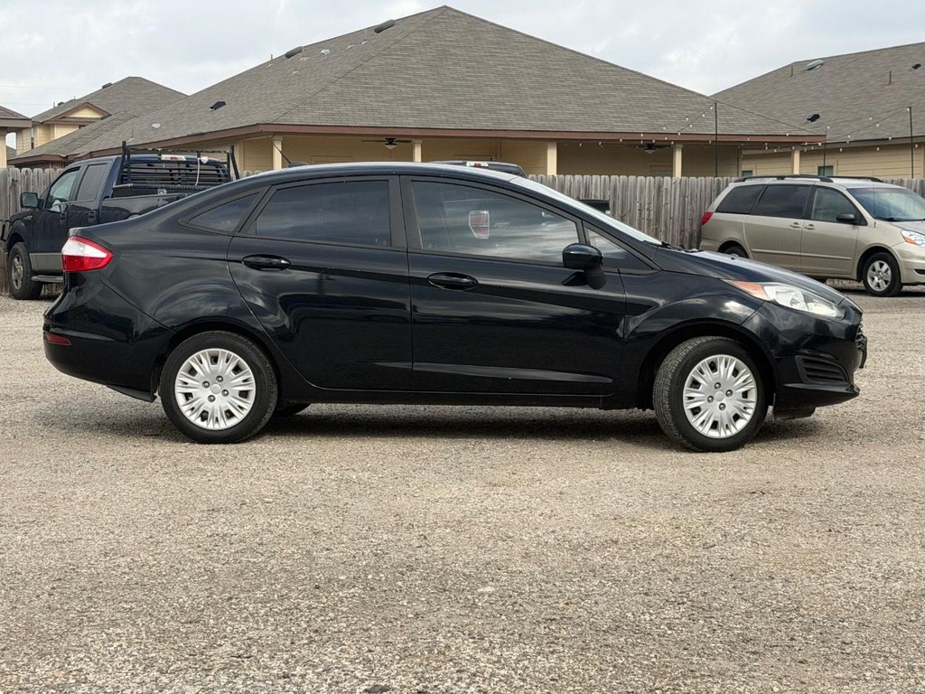 Ford Fiesta Sedan Vehicle Full-screen Gallery Image 2