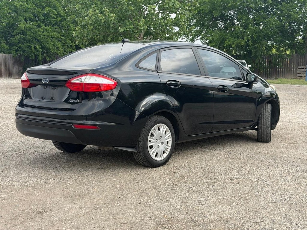 Ford Fiesta Sedan Vehicle Full-screen Gallery Image 3