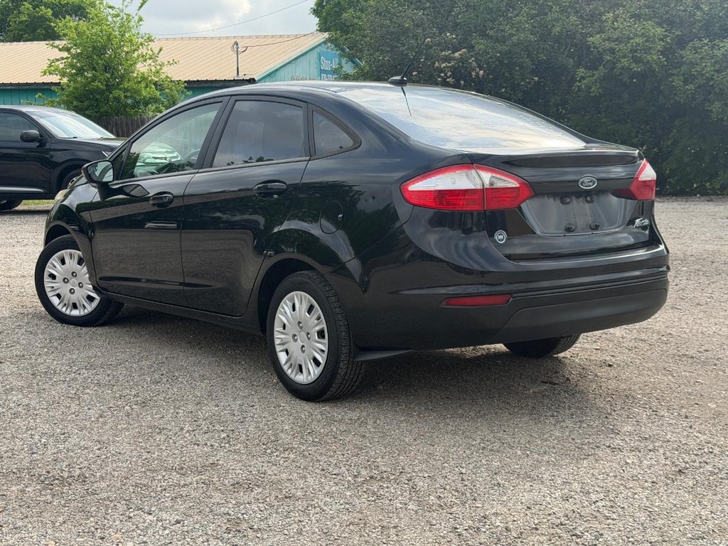 Ford Fiesta Sedan Vehicle Full-screen Gallery Image 6