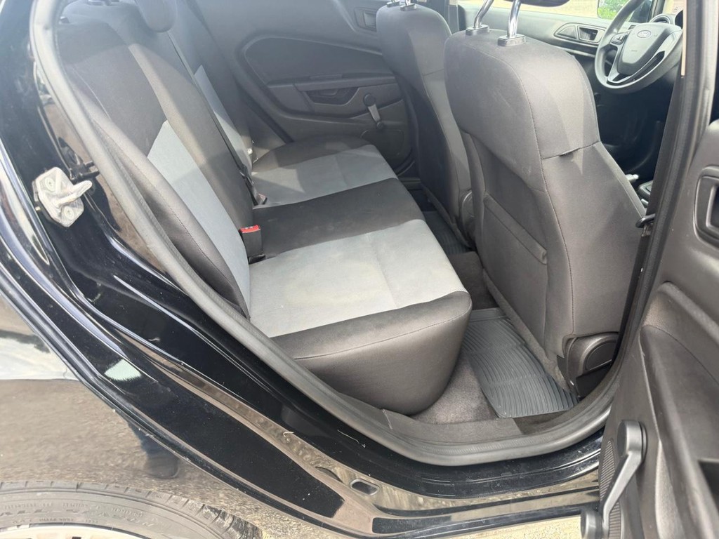 Ford Fiesta Sedan Vehicle Full-screen Gallery Image 11
