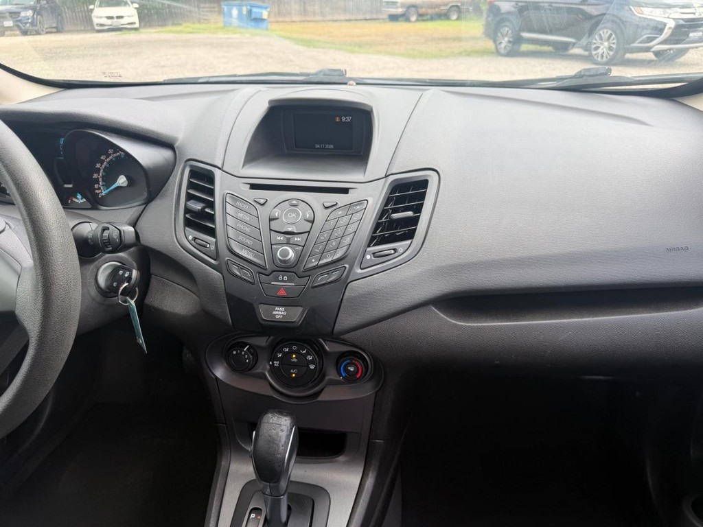 Ford Fiesta Sedan Vehicle Full-screen Gallery Image 14