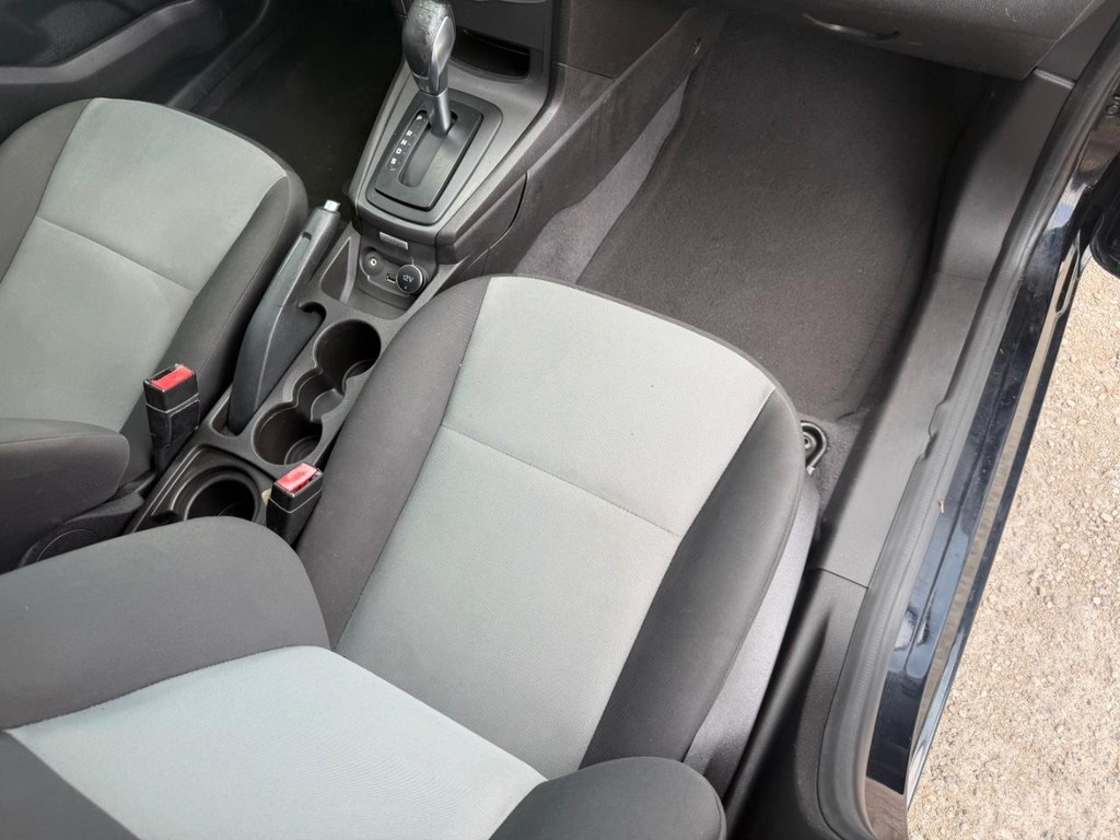 Ford Fiesta Sedan Vehicle Full-screen Gallery Image 15