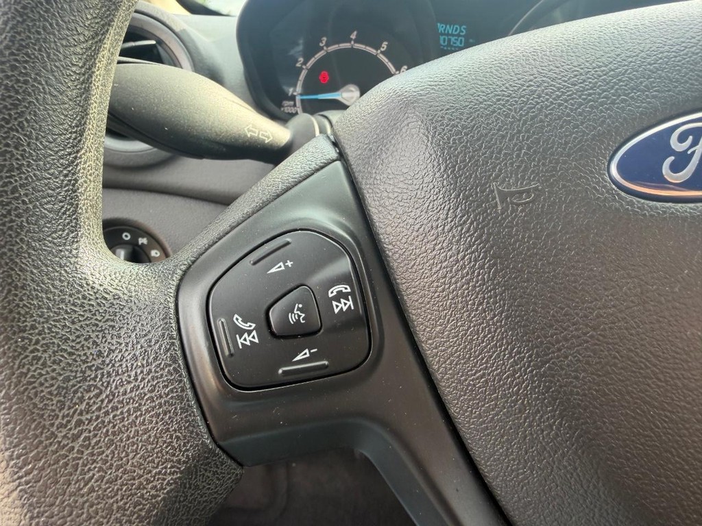 Ford Fiesta Sedan Vehicle Full-screen Gallery Image 19