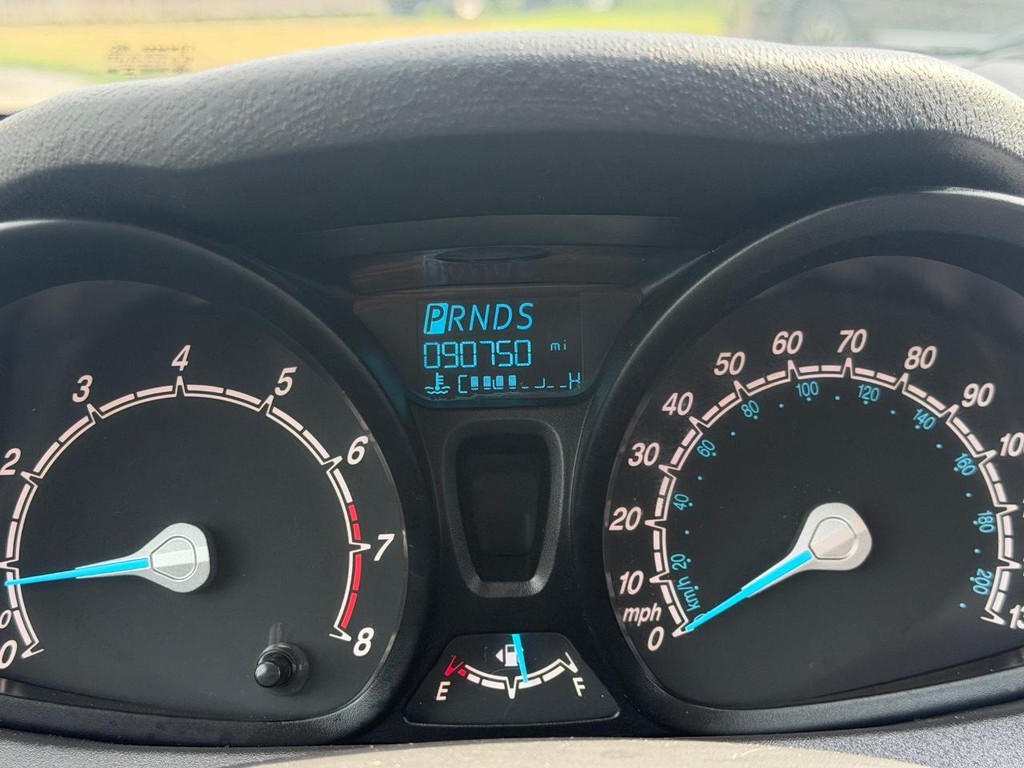 Ford Fiesta Sedan Vehicle Full-screen Gallery Image 20