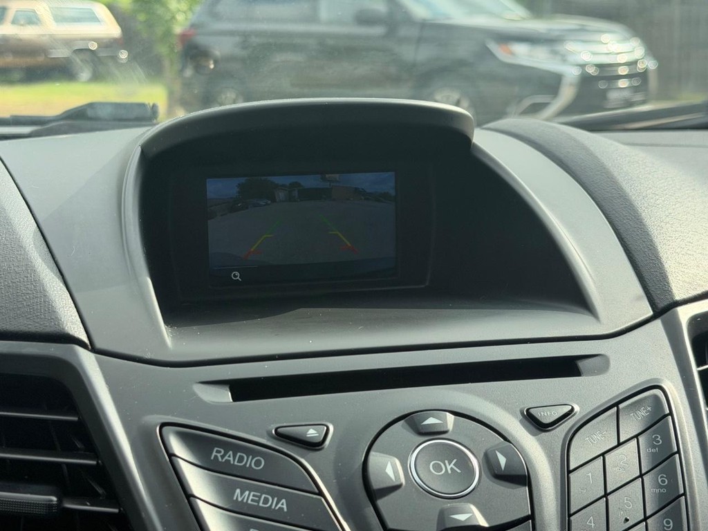 Ford Fiesta Sedan Vehicle Full-screen Gallery Image 21