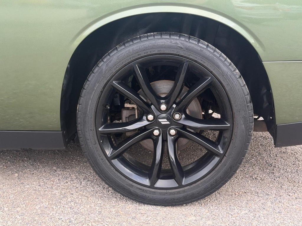 Dodge Challenger Vehicle Full-screen Gallery Image 7