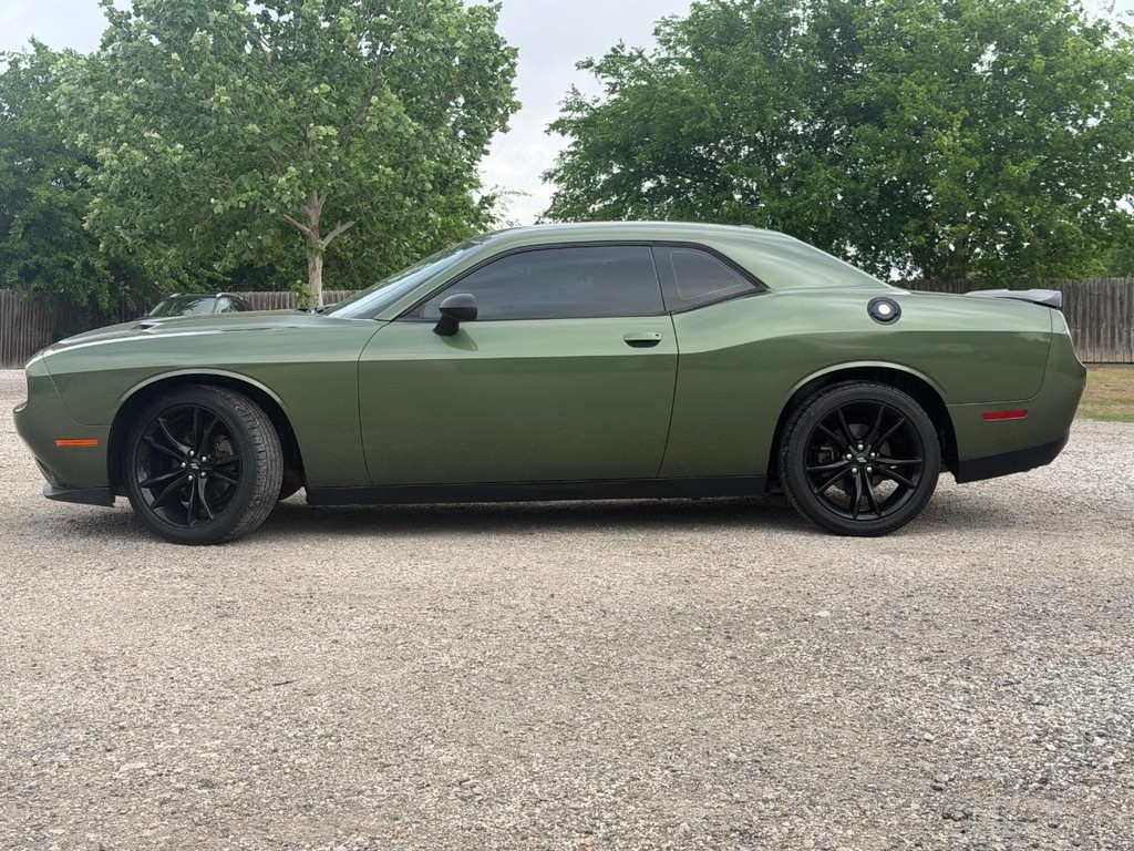 Dodge Challenger Vehicle Full-screen Gallery Image 8