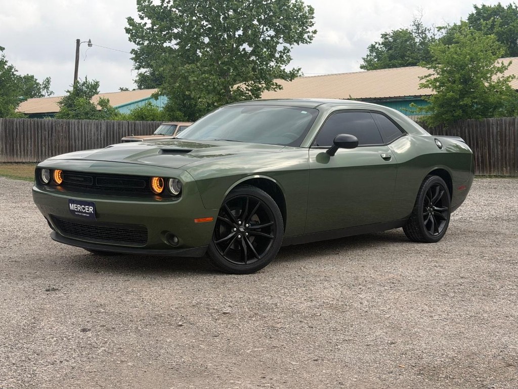 Dodge Challenger Vehicle Full-screen Gallery Image 9