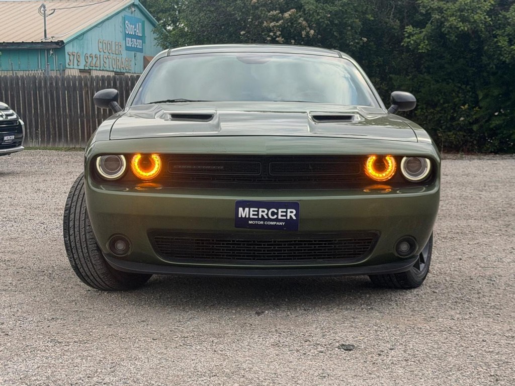 Dodge Challenger Vehicle Full-screen Gallery Image 10