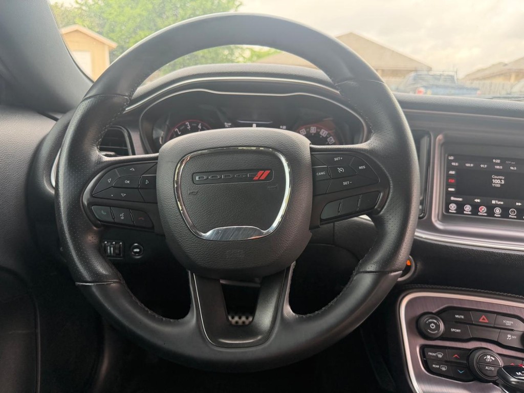 Dodge Challenger Vehicle Full-screen Gallery Image 13