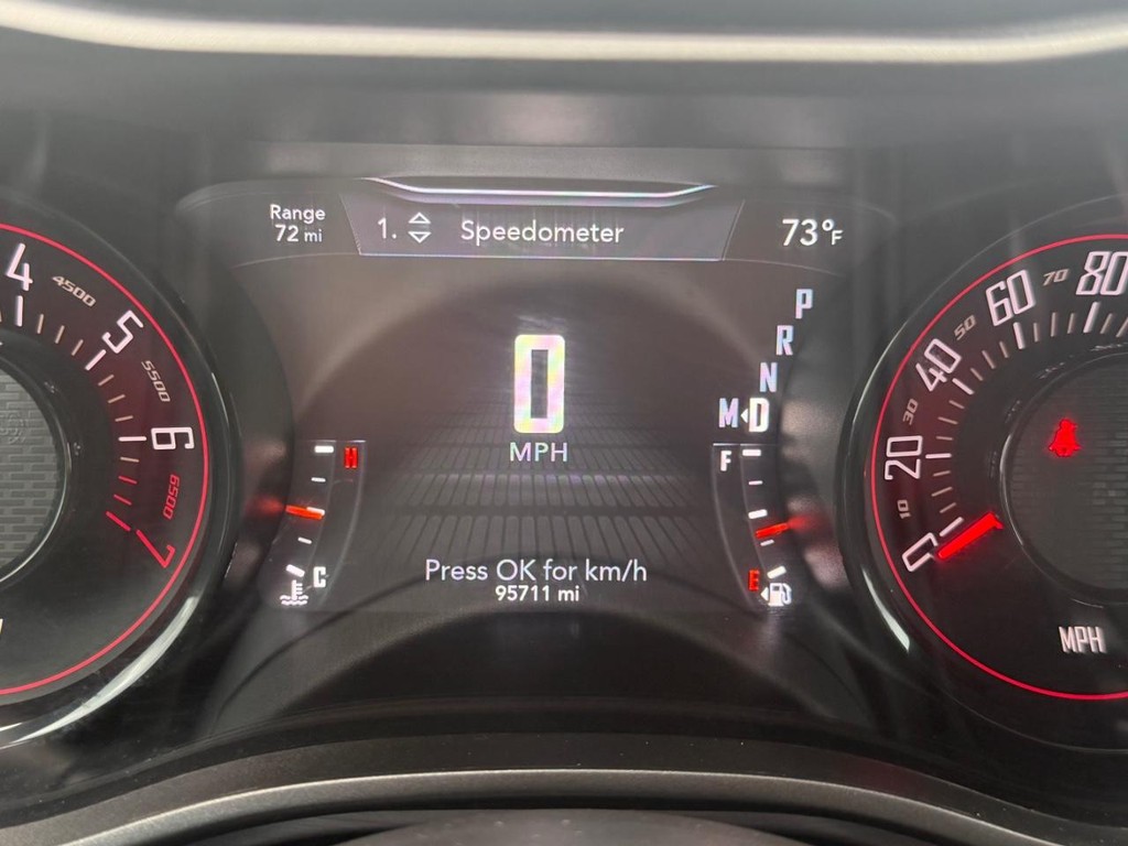 Dodge Challenger Vehicle Full-screen Gallery Image 21