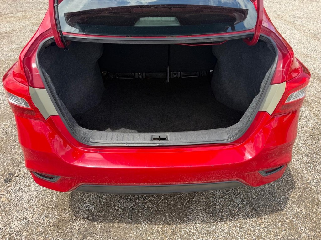 Nissan Sentra Vehicle Full-screen Gallery Image 05