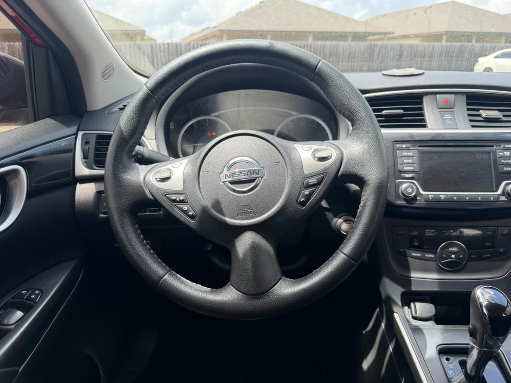 Nissan Sentra Vehicle Full-screen Gallery Image 12