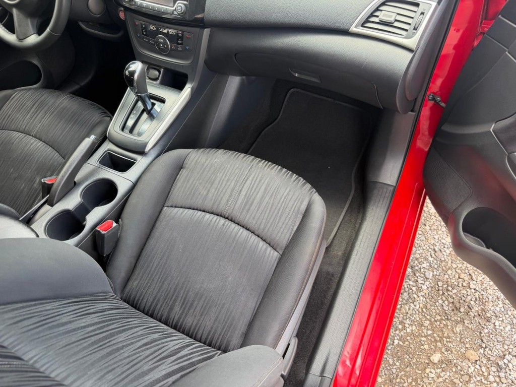 Nissan Sentra Vehicle Full-screen Gallery Image 14