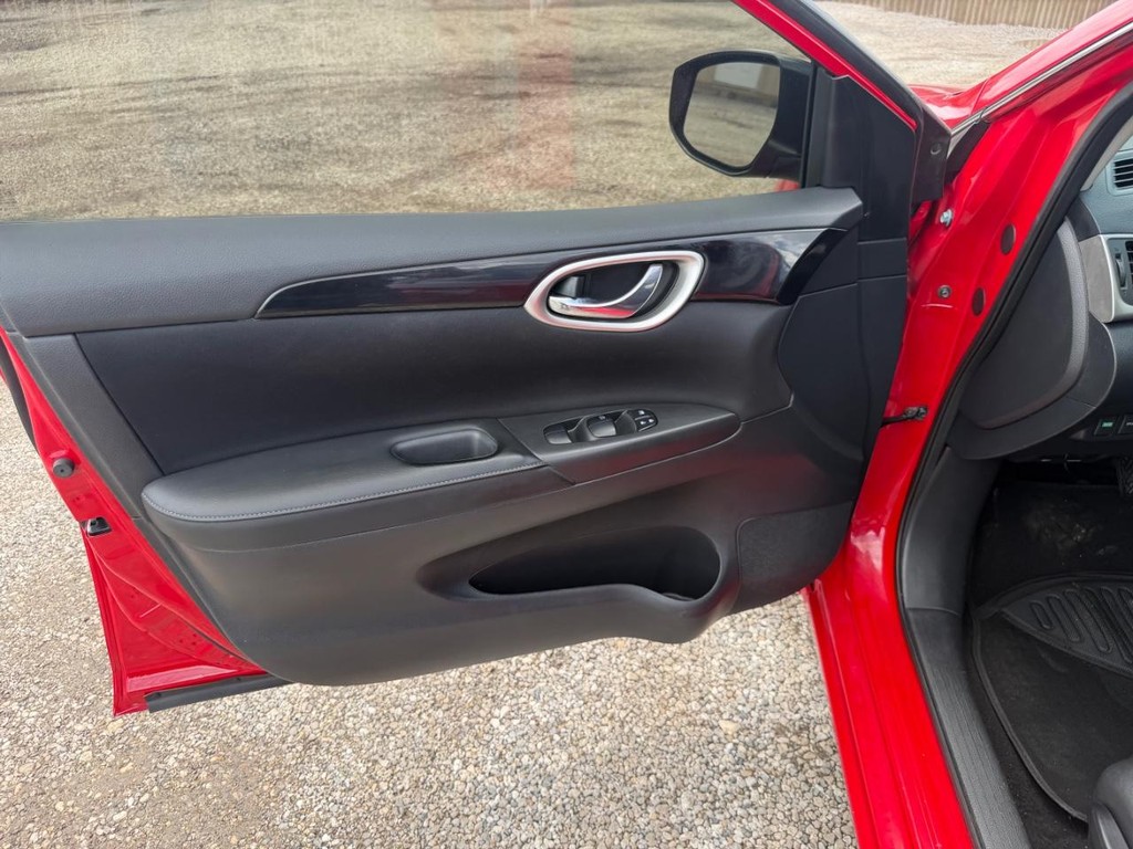 Nissan Sentra Vehicle Full-screen Gallery Image 17