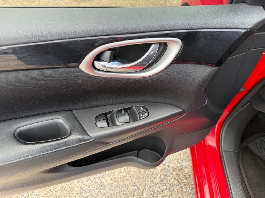 Nissan Sentra Vehicle Full-screen Gallery Image 18