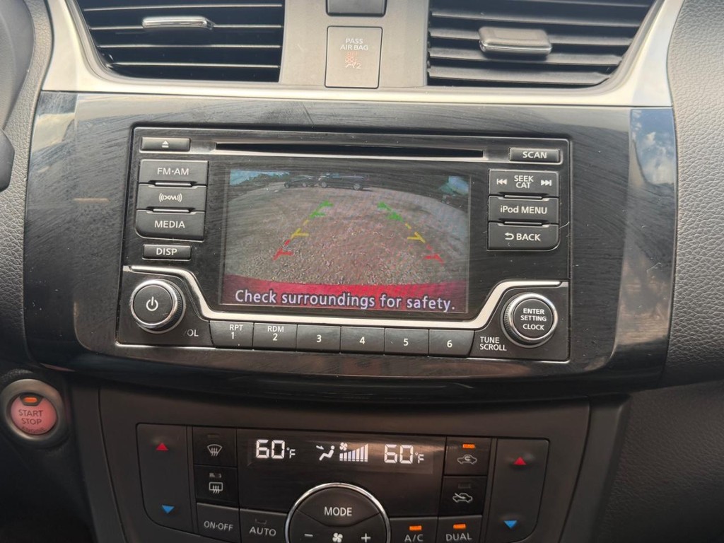 Nissan Sentra Vehicle Full-screen Gallery Image 22