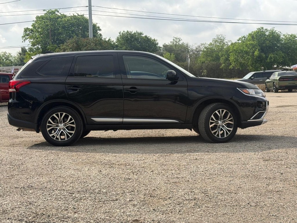 Mitsubishi Outlander Vehicle Full-screen Gallery Image 02