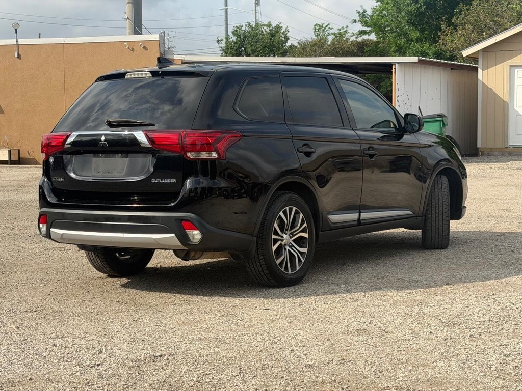 Mitsubishi Outlander Vehicle Full-screen Gallery Image 03