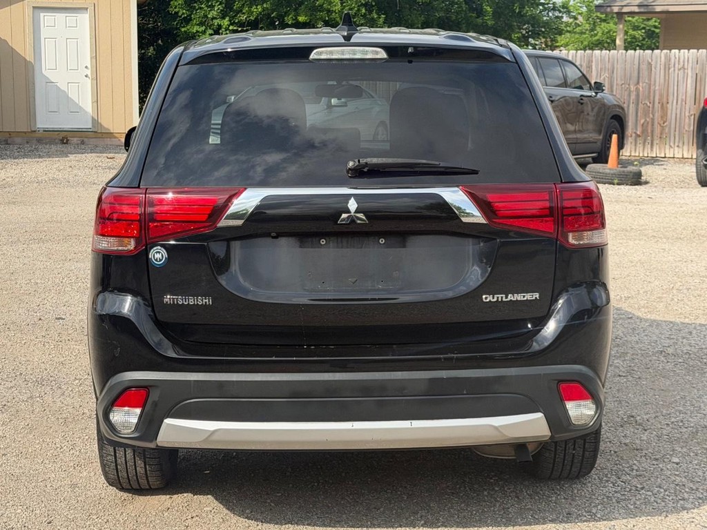 Mitsubishi Outlander Vehicle Full-screen Gallery Image 04