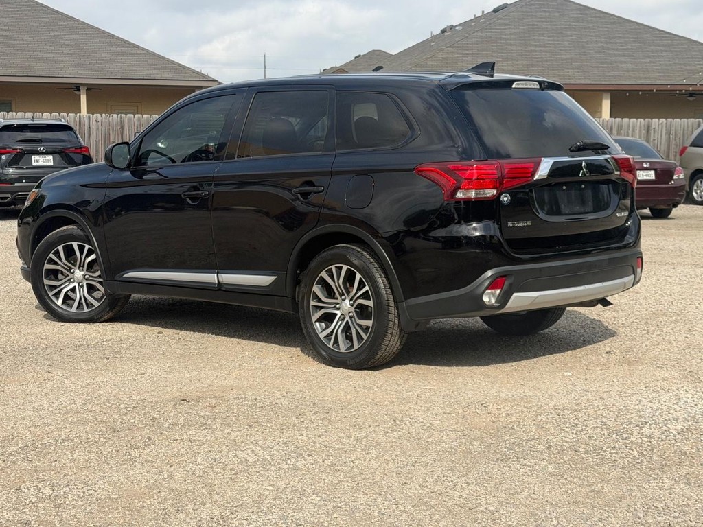 Mitsubishi Outlander Vehicle Full-screen Gallery Image 06