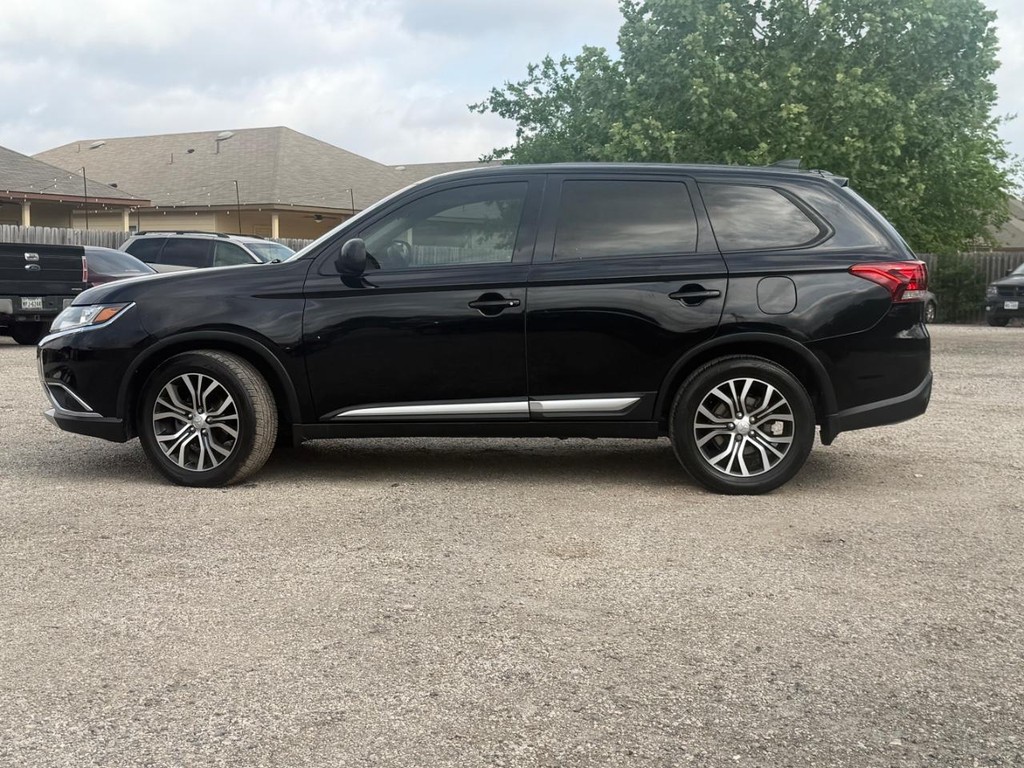 Mitsubishi Outlander Vehicle Full-screen Gallery Image 08