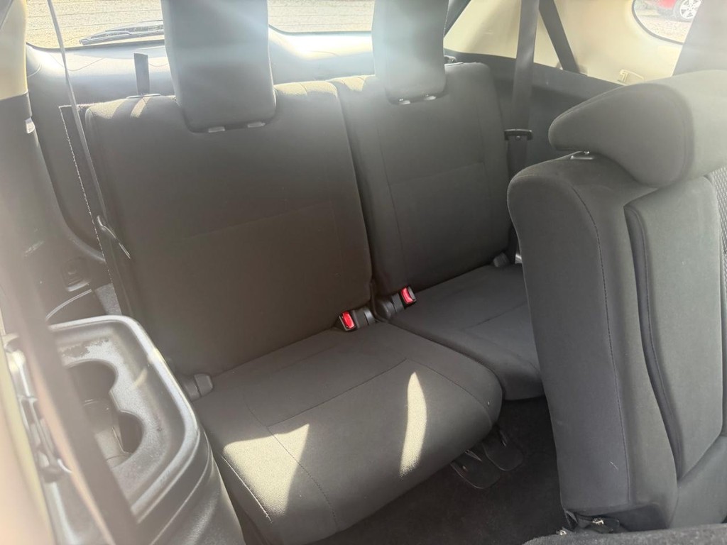 Mitsubishi Outlander Vehicle Full-screen Gallery Image 11