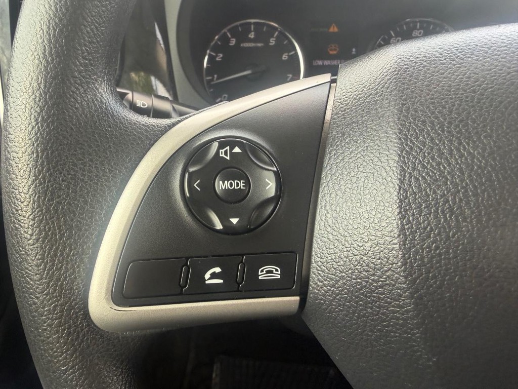 Mitsubishi Outlander Vehicle Full-screen Gallery Image 21