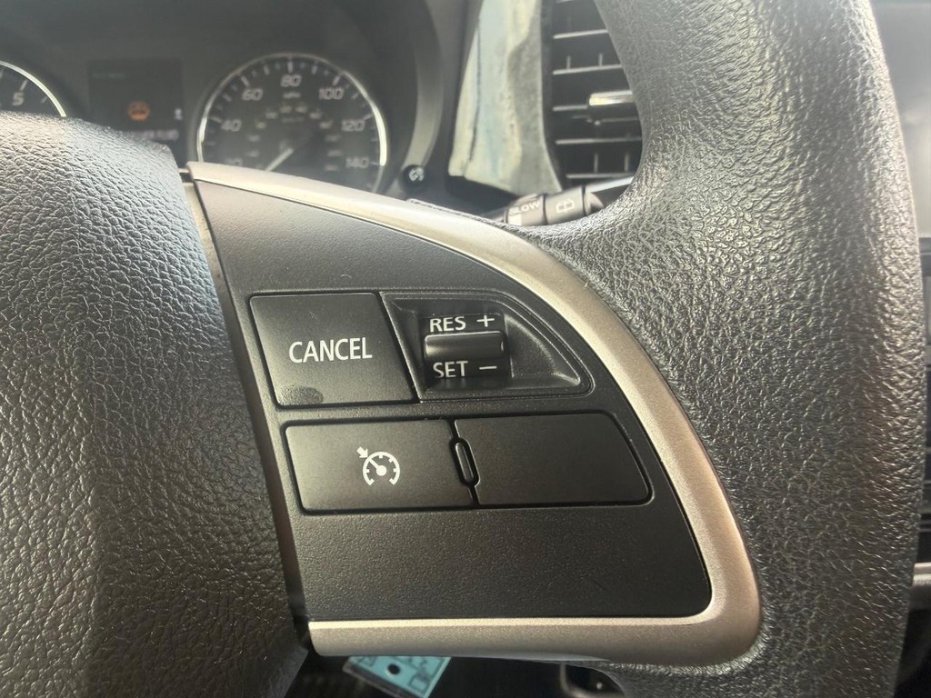 Mitsubishi Outlander Vehicle Full-screen Gallery Image 22