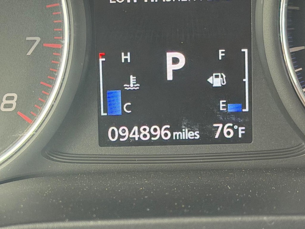 Mitsubishi Outlander Vehicle Full-screen Gallery Image 23