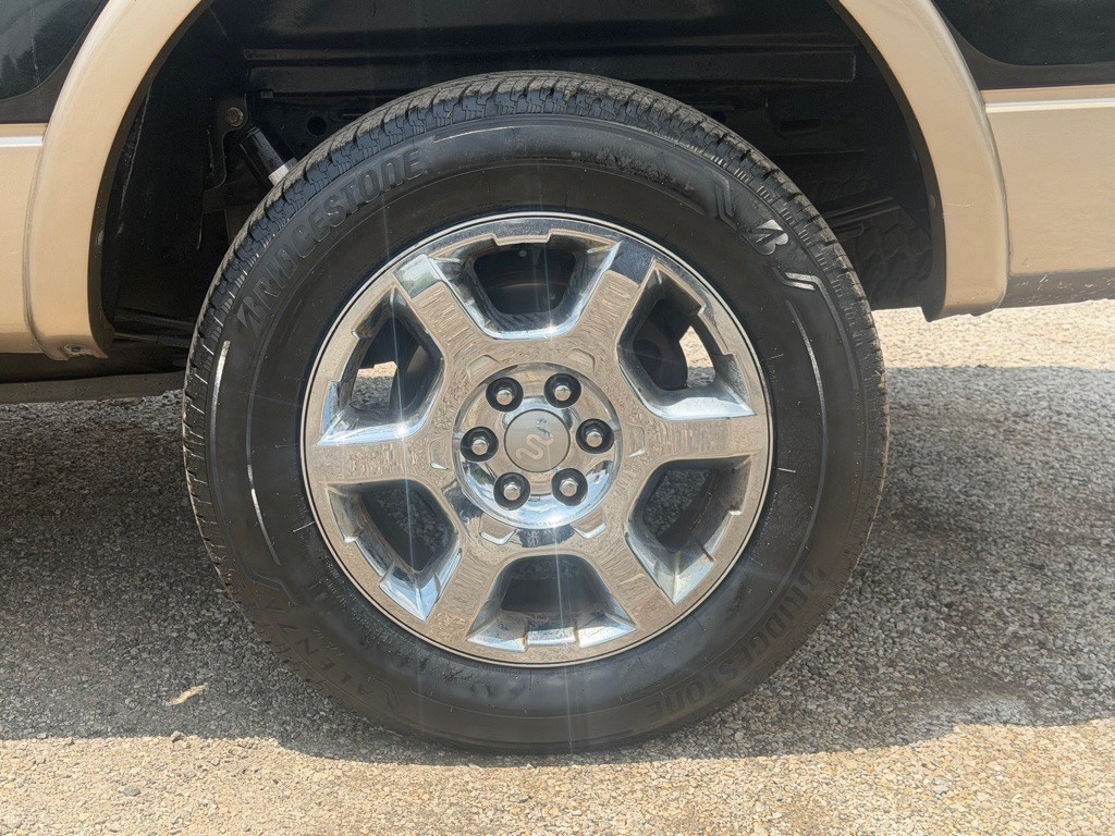 Ford F-150 Vehicle Full-screen Gallery Image 6