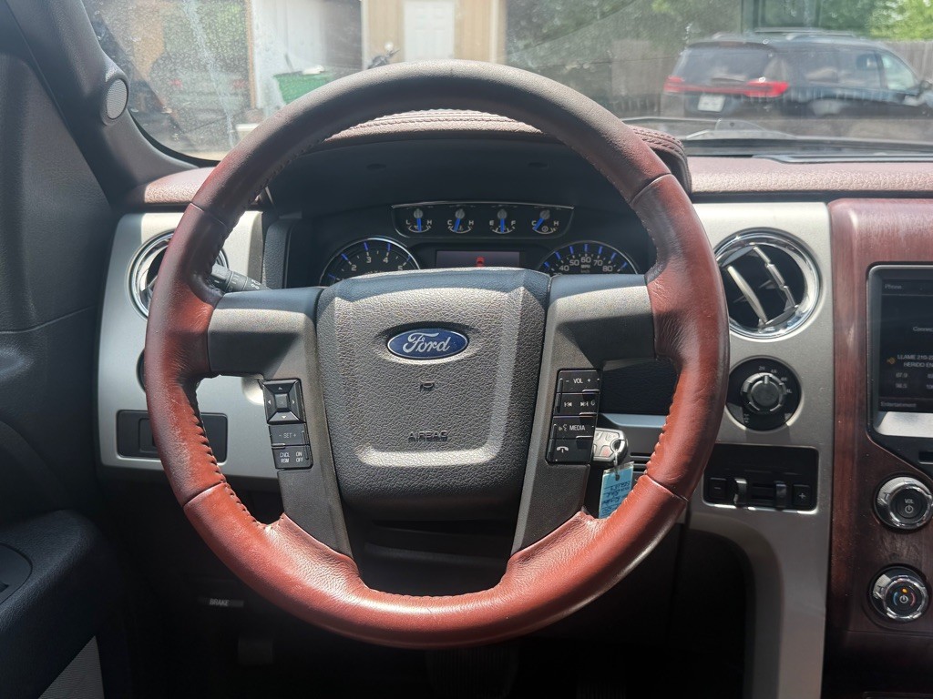 Ford F-150 Vehicle Full-screen Gallery Image 12